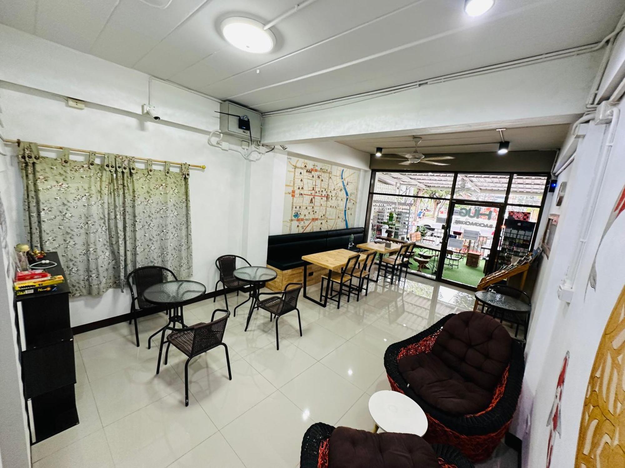 Hostel Hug Backpackers Chiang Mai Exterior foto