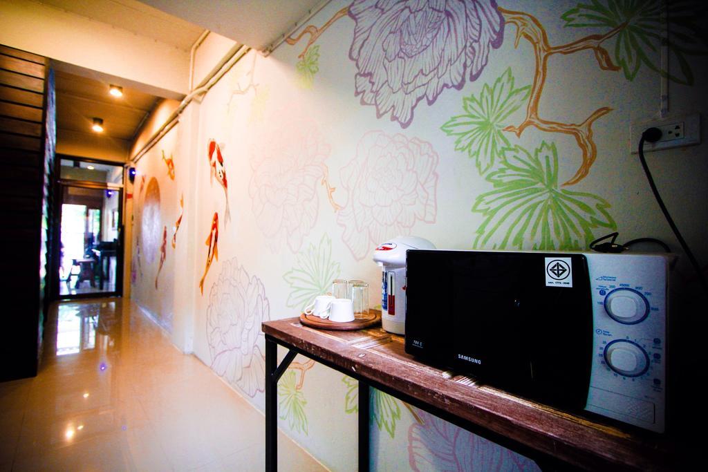 Hostel Hug Backpackers Chiang Mai Exterior foto