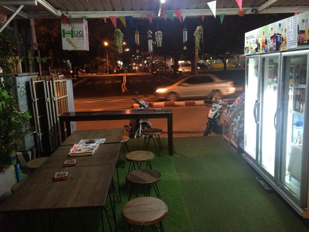 Hostel Hug Backpackers Chiang Mai Exterior foto